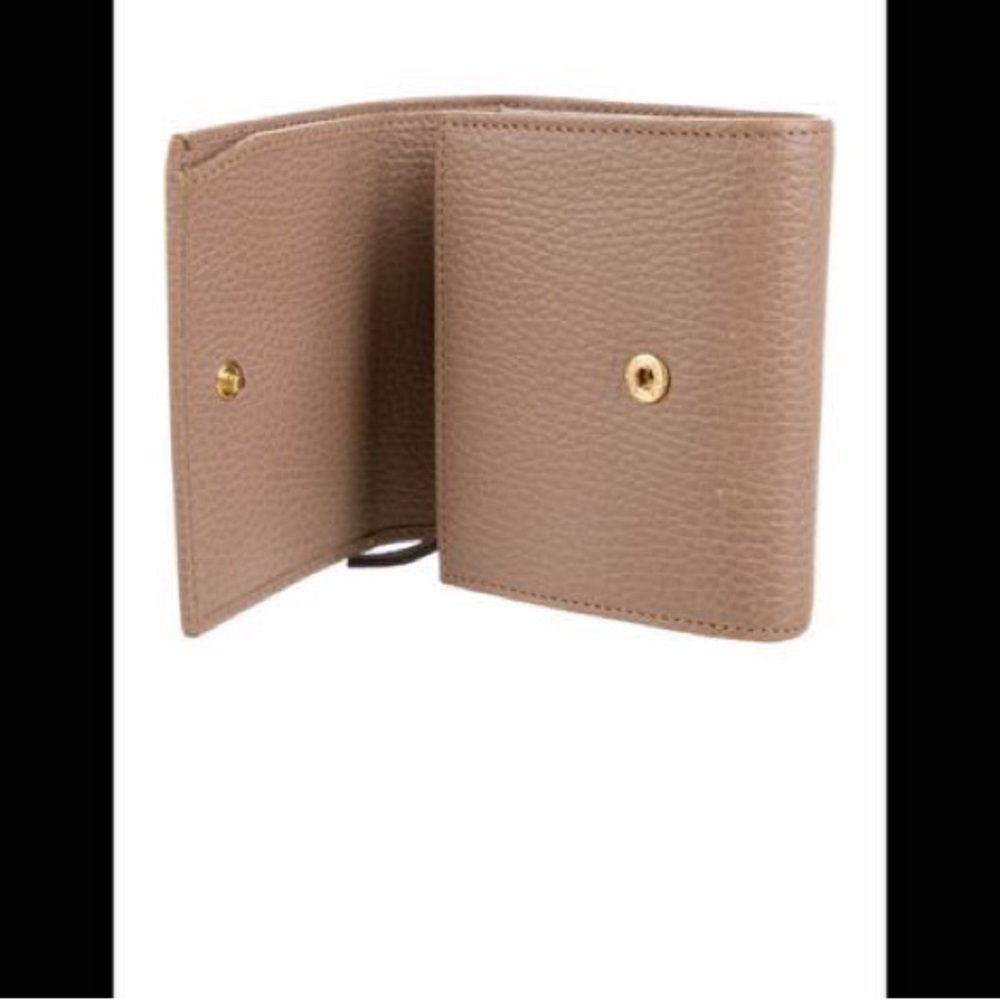 GUCCI Tan Leather Wallet ,excellent condition, 4,5”LX4.24”W - Picture 4 of 10